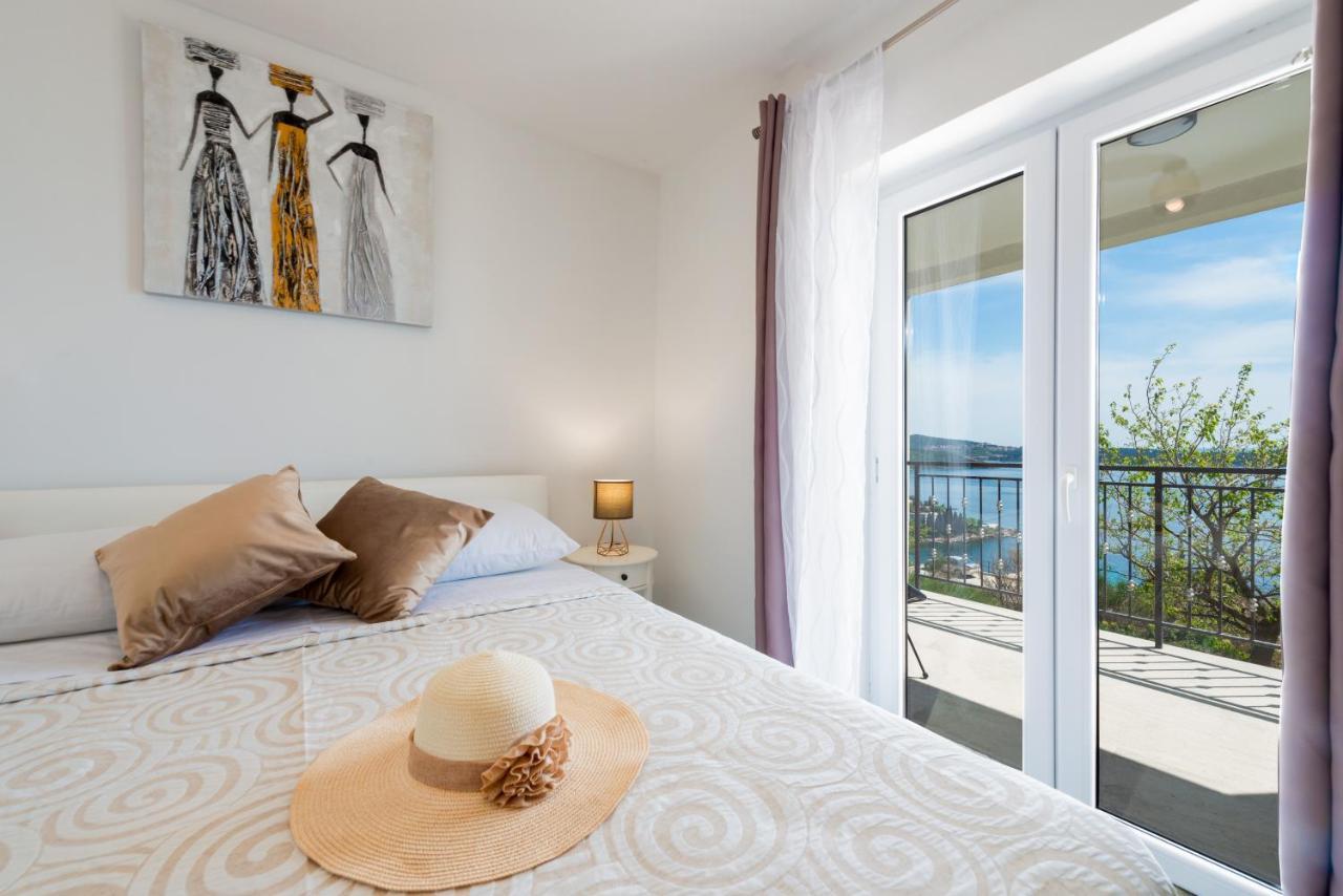 Golden Seaview Holiday Home مْليني المظهر الخارجي الصورة
