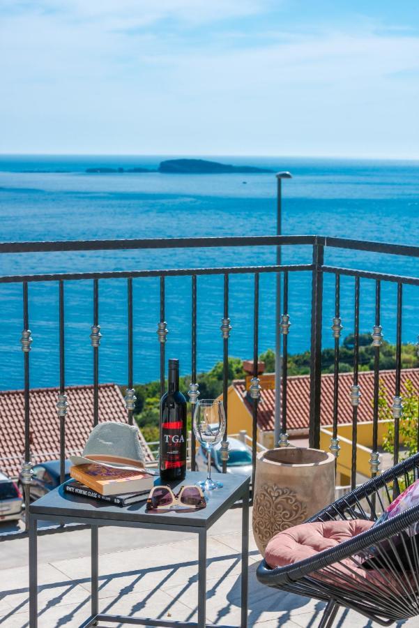 Golden Seaview Holiday Home مْليني المظهر الخارجي الصورة